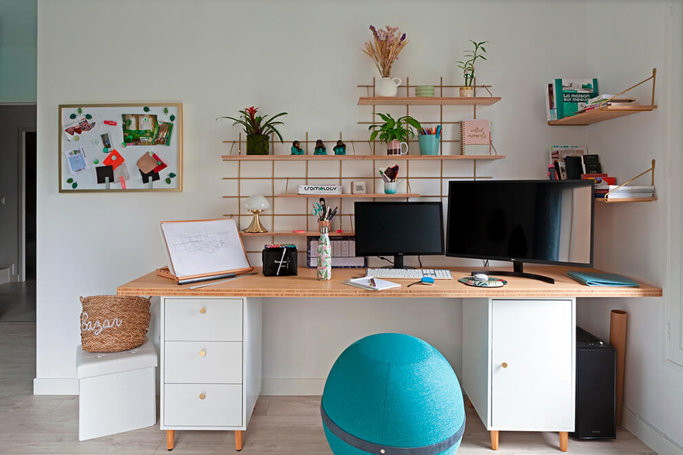 Bureau de télétravail confortable et pratique